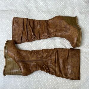 Rouge Helium knee boots